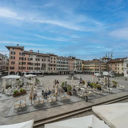 Guesthost - Vista Matteotti- Center Apartman Udine