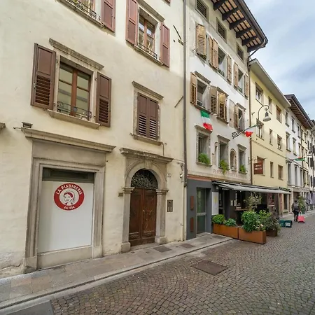 Guesthost - Vista Matteotti- Center Udine